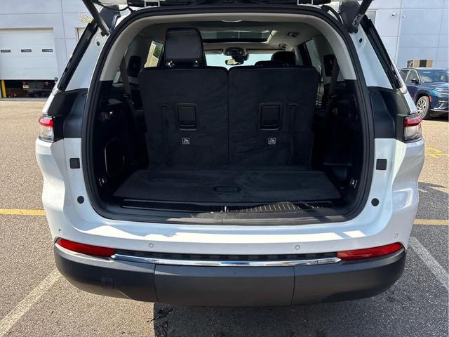 Photo of 2021 Bright White Clearcoat Jeep Grand Cherokee L