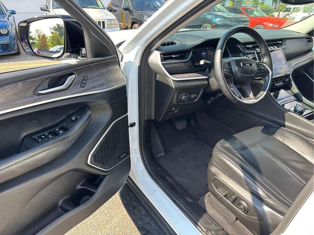 Photo of 2021 Bright White Clearcoat Jeep Grand Cherokee L