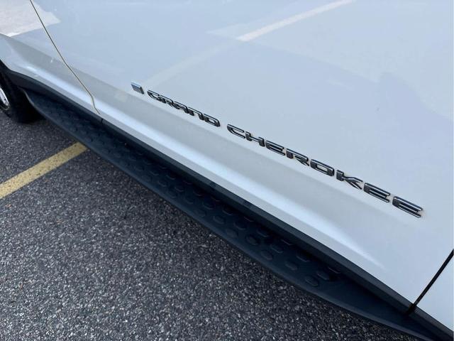 Photo of 2021 Bright White Clearcoat Jeep Grand Cherokee L