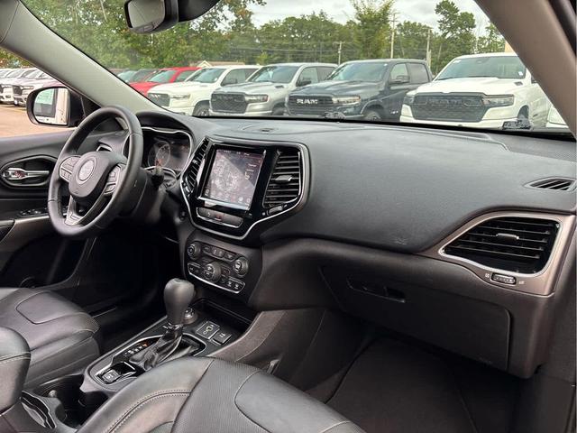 Photo of 2019 Diamond Black Crystal Pearlcoat Jeep Cherokee