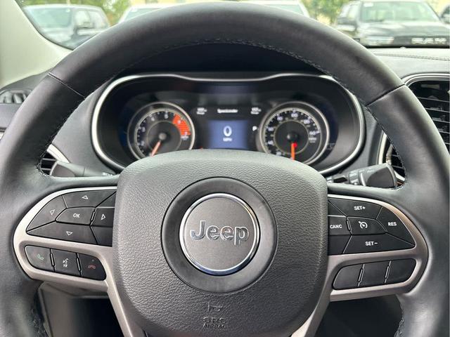Photo of 2019 Diamond Black Crystal Pearlcoat Jeep Cherokee