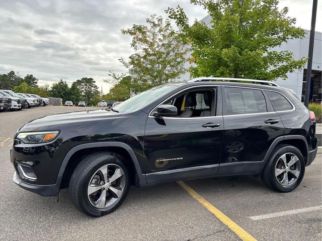 Photo of 2019 Diamond Black Crystal Pearlcoat Jeep Cherokee