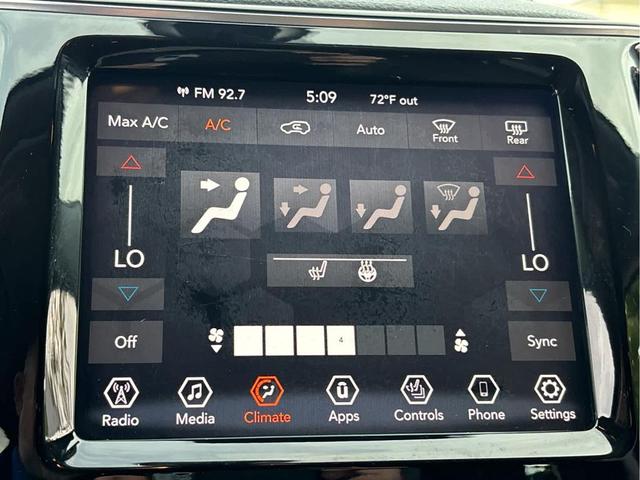Photo of 2019 Diamond Black Crystal Pearlcoat Jeep Cherokee