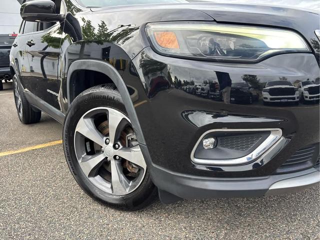 Photo of 2019 Diamond Black Crystal Pearlcoat Jeep Cherokee