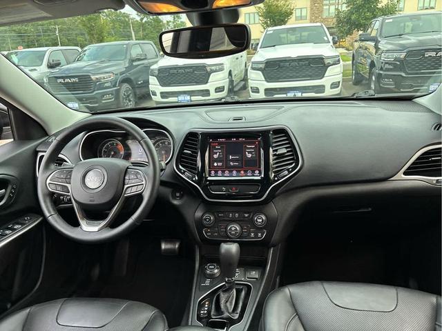 Photo of 2019 Diamond Black Crystal Pearlcoat Jeep Cherokee