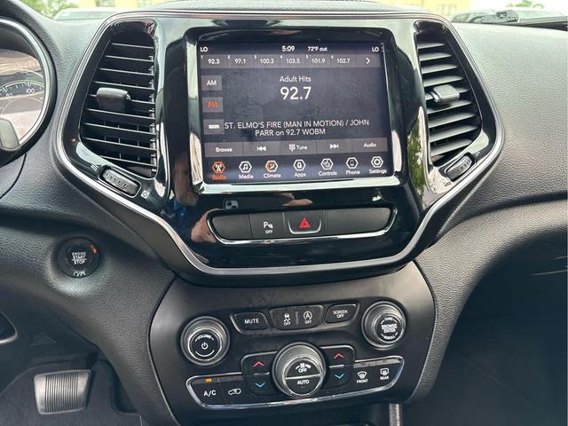 Photo of 2019 Diamond Black Crystal Pearlcoat Jeep Cherokee