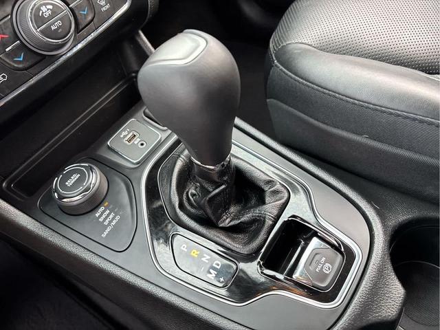 Photo of 2019 Diamond Black Crystal Pearlcoat Jeep Cherokee