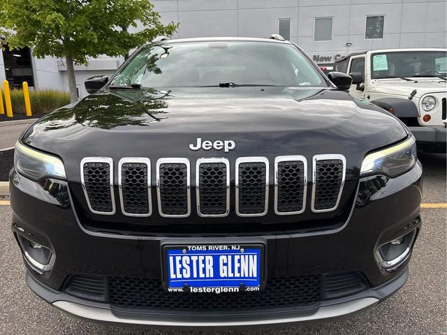 Photo of 2019 Diamond Black Crystal Pearlcoat Jeep Cherokee