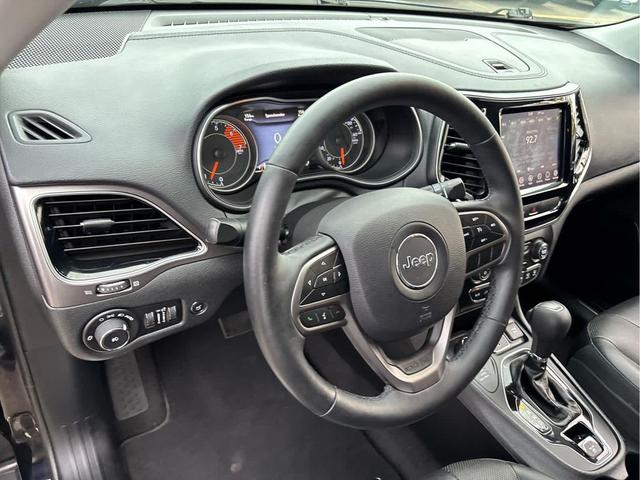 Photo of 2019 Diamond Black Crystal Pearlcoat Jeep Cherokee