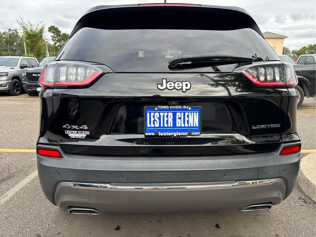 Photo of 2019 Diamond Black Crystal Pearlcoat Jeep Cherokee