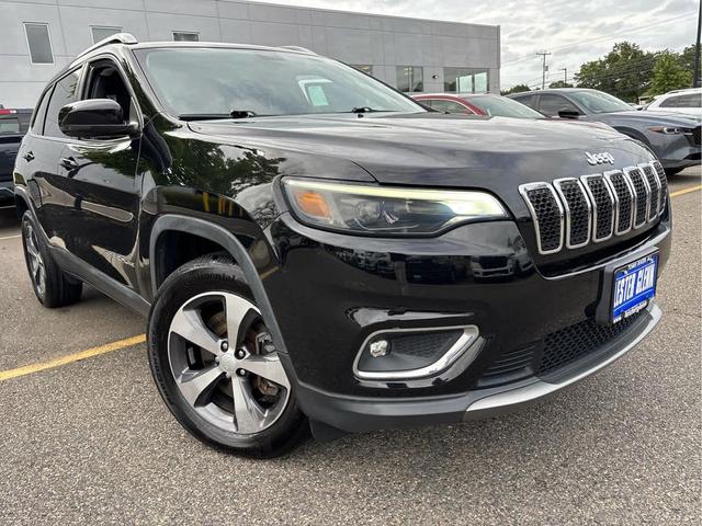 Photo of 2019 Diamond Black Crystal Pearlcoat Jeep Cherokee