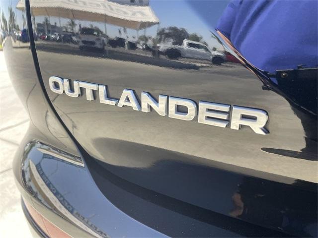 Photo of 2023 Black Mitsubishi Outlander