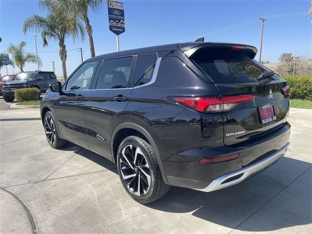 Photo of 2023 Black Mitsubishi Outlander