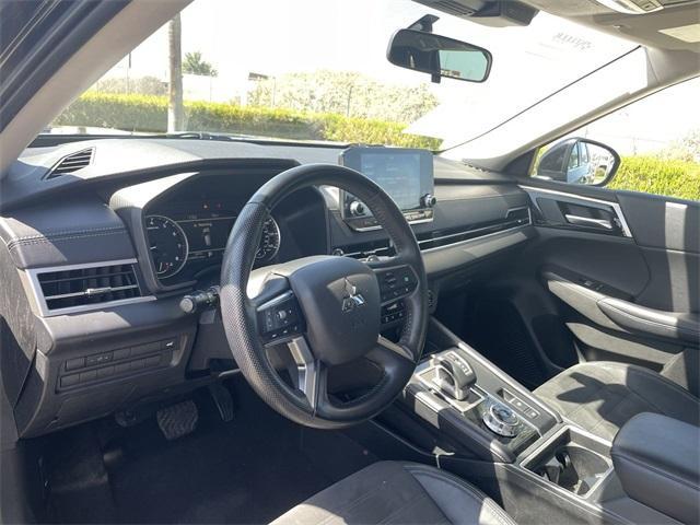 Photo of 2023 Black Mitsubishi Outlander
