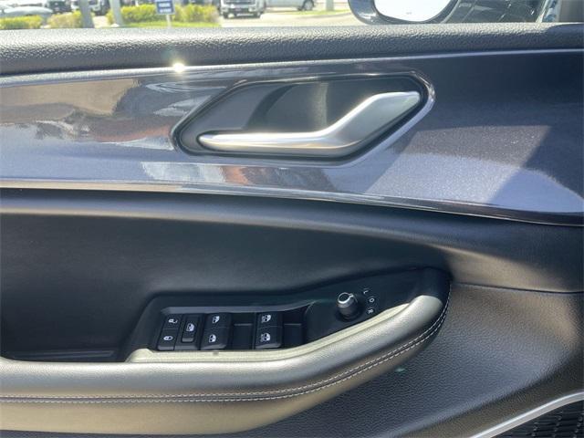 Photo of 2022 Metallic Jeep Grand Cherokee L
