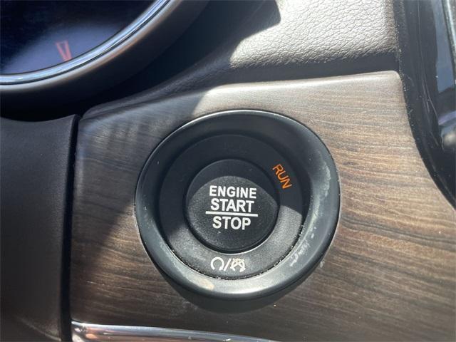 Photo of 2020 Ivory Jeep Grand Cherokee