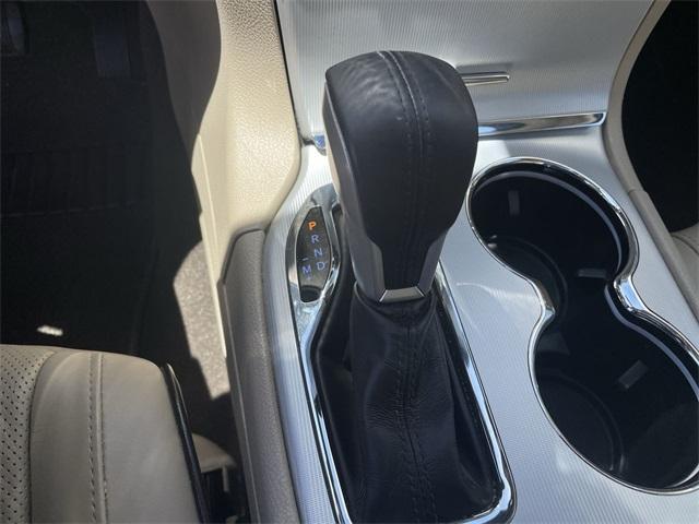 Photo of 2020 Ivory Jeep Grand Cherokee