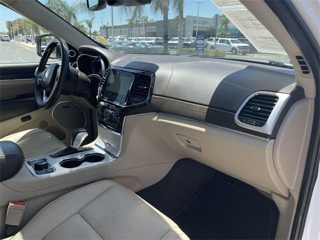 Photo of 2020 Ivory Jeep Grand Cherokee