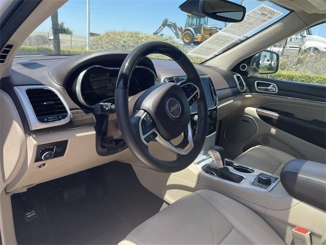 Photo of 2020 Ivory Jeep Grand Cherokee