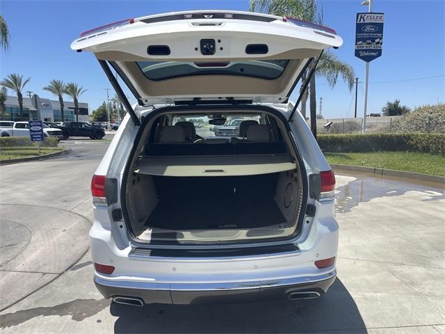 Photo of 2020 Ivory Jeep Grand Cherokee