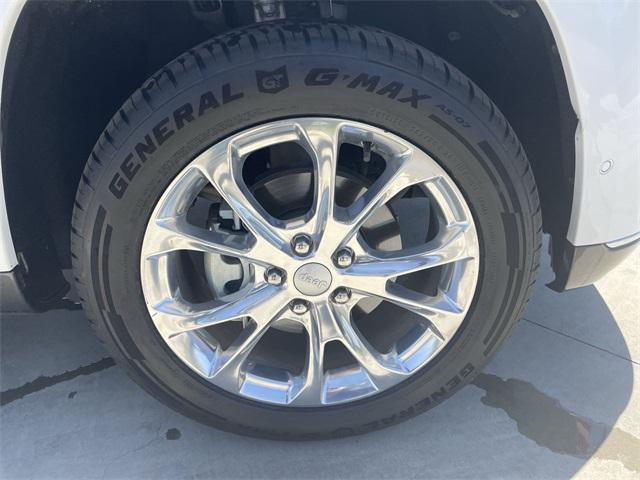 Photo of 2020 Ivory Jeep Grand Cherokee