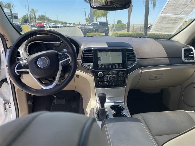 Photo of 2020 Ivory Jeep Grand Cherokee