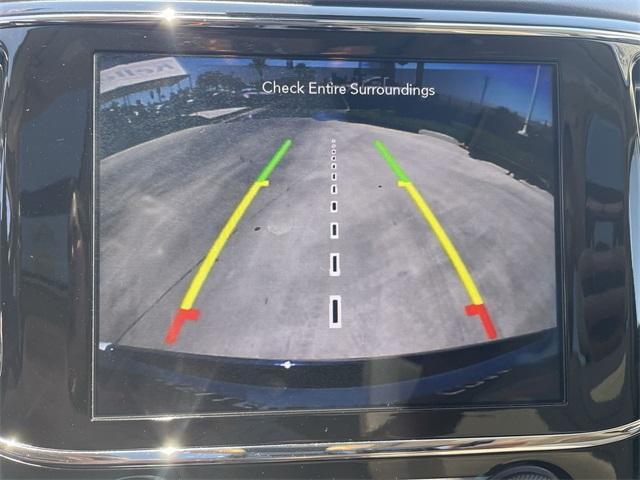 Photo of 2020 Ivory Jeep Grand Cherokee