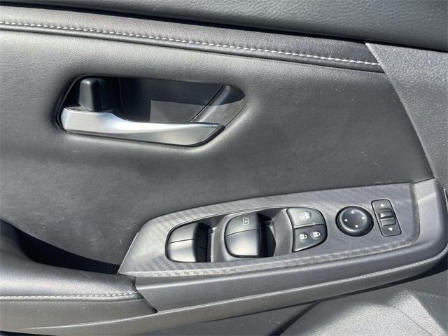 Photo of 2024 Black Nissan Sentra