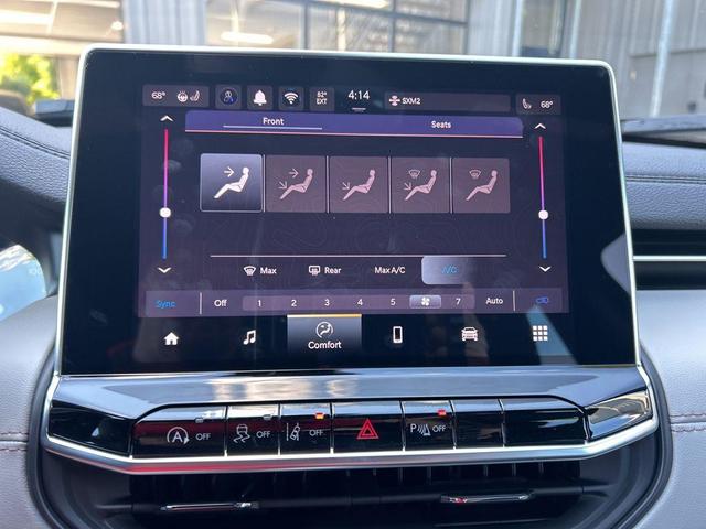 Photo of 2025 Diamond Black Crystal Pearlcoat Jeep Compass