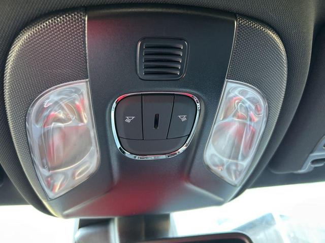 Photo of 2025 Diamond Black Crystal Pearlcoat Jeep Compass