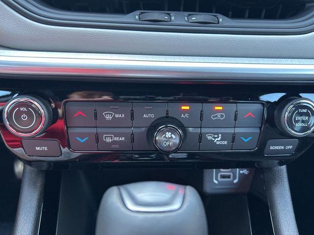 Photo of 2025 Diamond Black Crystal Pearlcoat Jeep Compass
