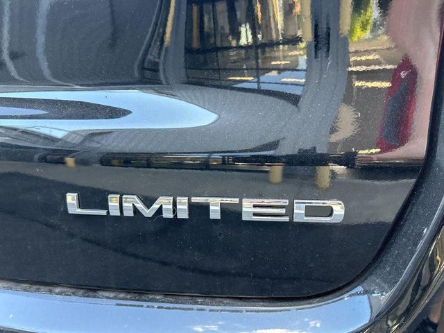 Photo of 2025 Diamond Black Crystal Pearlcoat Jeep Compass