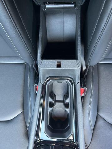 Photo of 2025 Diamond Black Crystal Pearlcoat Jeep Compass