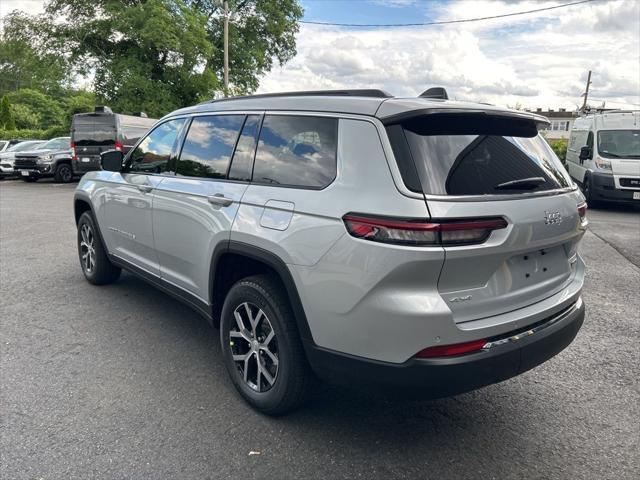 Photo of 2025 Silver Zynith Jeep Grand Cherokee L