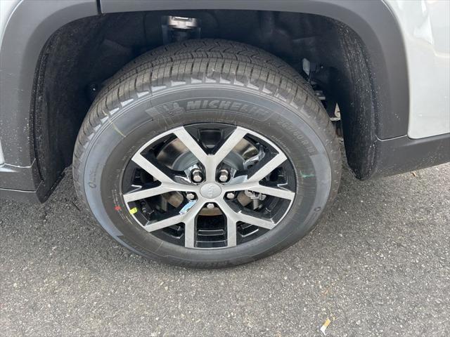 Photo of 2025 Silver Zynith Jeep Grand Cherokee L