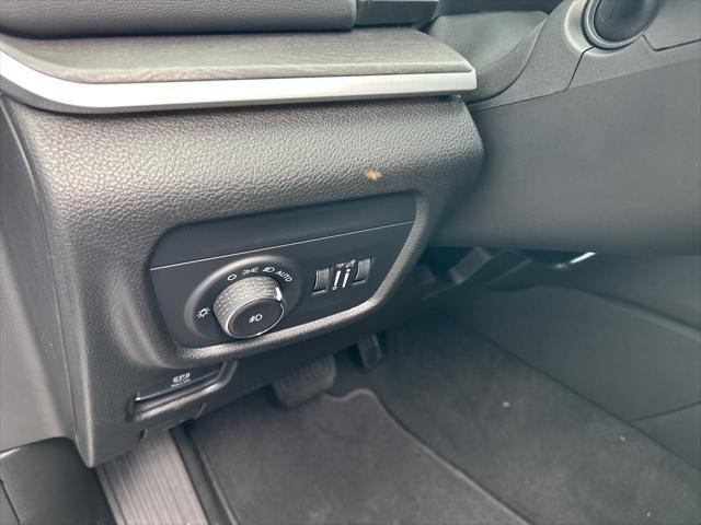Photo of 2025 Silver Zynith Jeep Grand Cherokee L