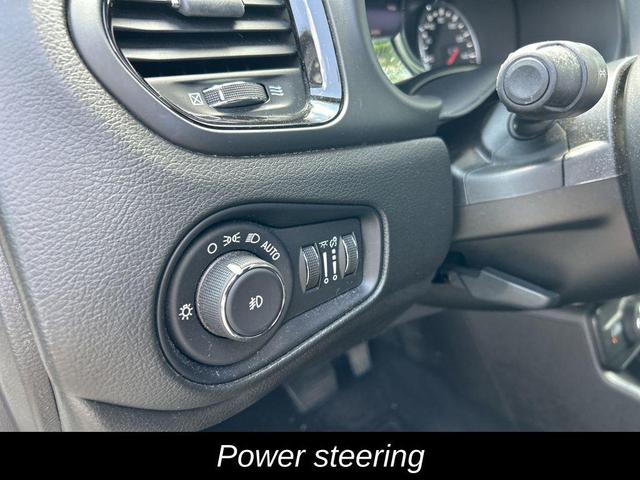 Photo of 2022 Alpine White Clearcoat Jeep Renegade