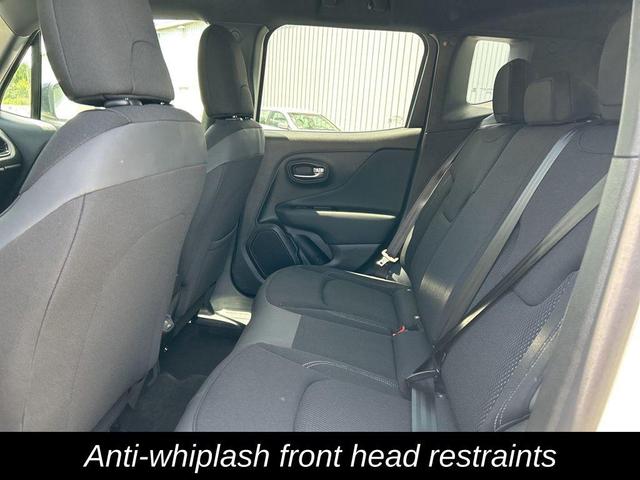 Photo of 2022 Alpine White Clearcoat Jeep Renegade
