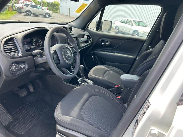 Photo of 2022 Alpine White Clearcoat Jeep Renegade
