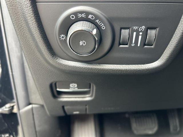 Photo of 2025 Diamond Black Crystal Pearlcoat Jeep Grand Cherokee