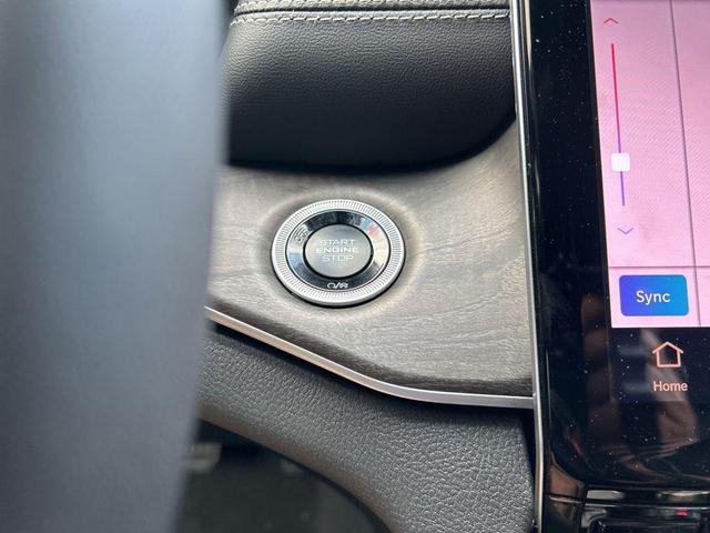 Photo of 2025 Diamond Black Crystal Pearlcoat Jeep Grand Cherokee