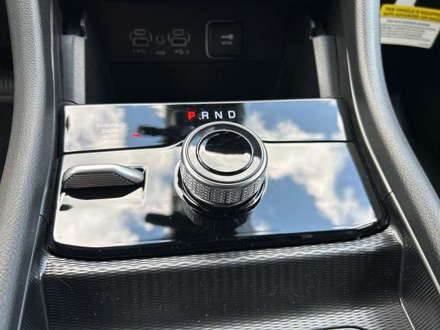 Photo of 2025 Diamond Black Crystal Pearlcoat Jeep Grand Cherokee