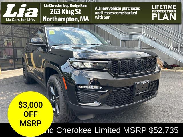 Photo of 2025 Diamond Black Crystal Pearlcoat Jeep Grand Cherokee