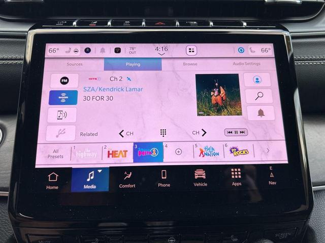 Photo of 2025 Diamond Black Crystal Pearlcoat Jeep Grand Cherokee