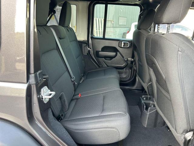 Photo of 2022 Granite Crystal Metallic Clearcoat Jeep Wrangler Unlimited