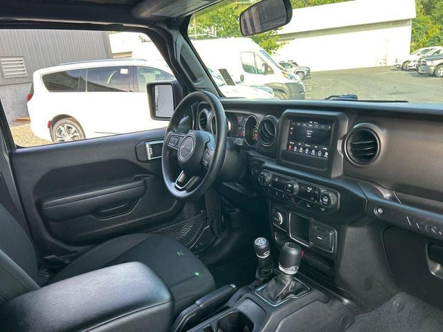 Photo of 2022 Granite Crystal Metallic Clearcoat Jeep Wrangler Unlimited