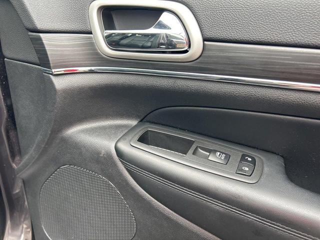 Photo of 2021 Granite Crystal Metallic Clearcoat Jeep Grand Cherokee