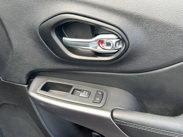Photo of 2021 Slate Blue Pearlcoat Jeep Cherokee
