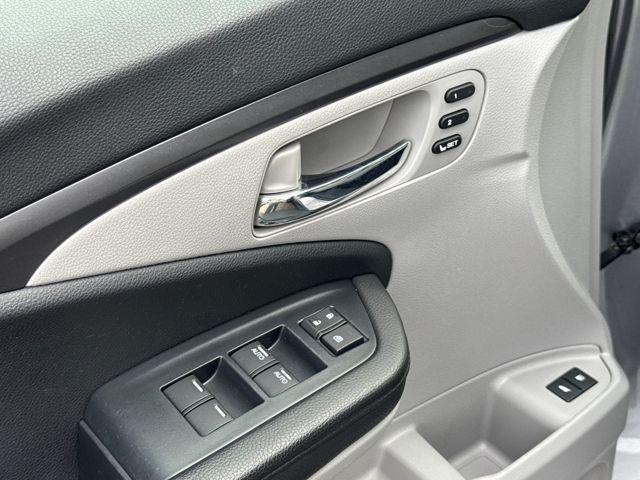 Photo of 2022 Lunar Silver Metallic Honda Pilot