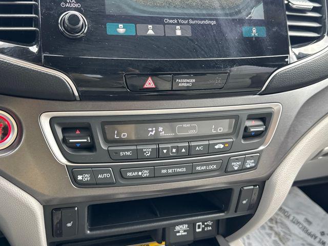 Photo of 2022 Lunar Silver Metallic Honda Pilot